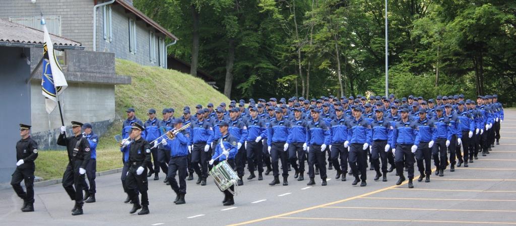 Le style militaire reproché à l'Académie de police de Savatan serait dû au directeur de l'école